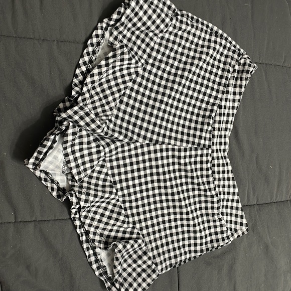 black and white plaid flowy shorts from rue 21 - Picture 1 of 2
